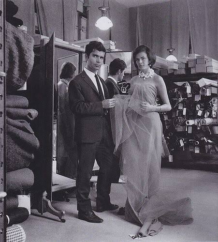 Karl Lagerfeld ตอนทำงานที่ Pierre Balmain