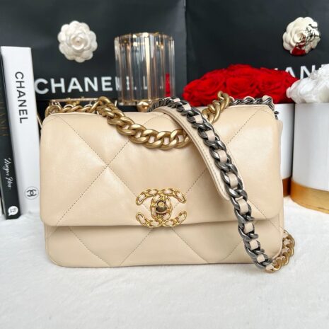 Used Like New Chanel 19 Size 16 Goatskin Holo30 Full Set 1