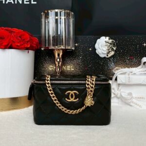 Used in very good condition Chanel Vanity Box Lambskin Microchip Full Set