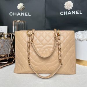 Used in good condition Chanel Gst Beige Caviar Holo17