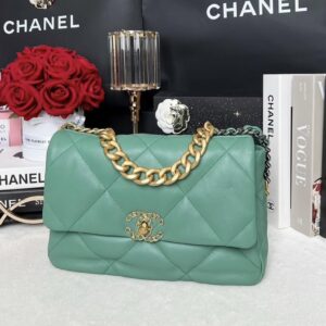 Used in Good Condition Chanel 19 Size 30 Lambskin Microchip Full Set no receipt