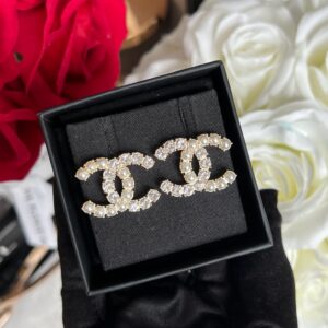 Used Chanel Stud Earring 2.5 cm อุปกรณ์ กล่อง ถุงกระดาษ