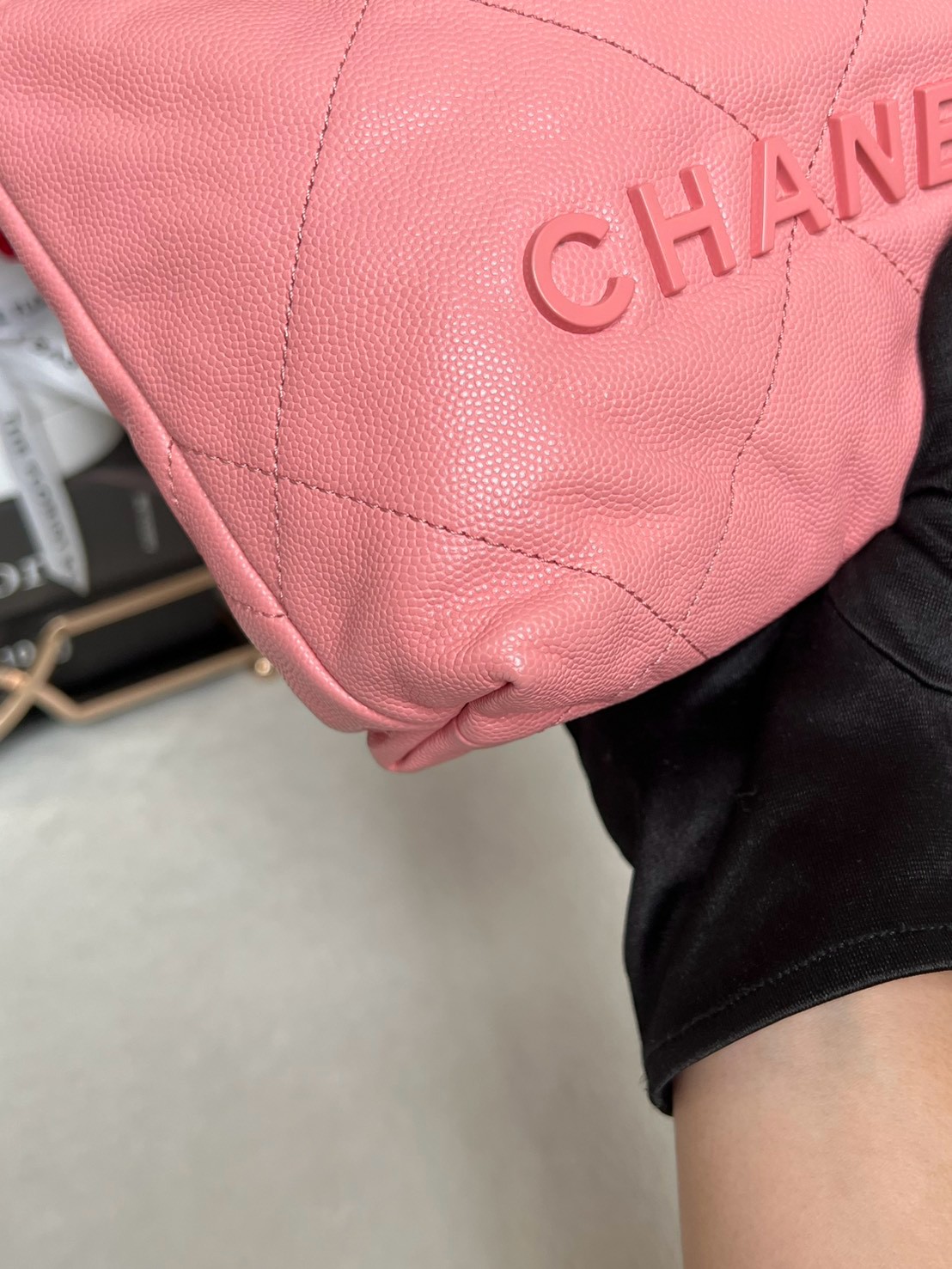 Used In Very Good Condition Chanel 22 Mini Caviar Microchip Full Set - Image 6